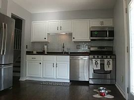 1047 S Grandview Blvd, Waukesha, Wi 53188 in Waukesha, WI (Photo 7 of 12)