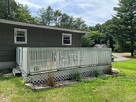 434 Ocean Rd, Portsmouth, Nh 03801 . Lovely House in Portsmouth, NH (Photo 2 of 9)