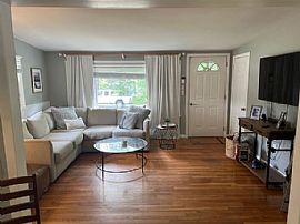 434 Ocean Rd, Portsmouth, Nh 03801 . Lovely House in Portsmouth, NH (Photo 3 of 9)