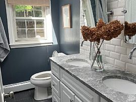 434 Ocean Rd, Portsmouth, Nh 03801 . Lovely House in Portsmouth, NH (Photo 6 of 9)