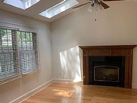 18 Edgemere Rd, Livingston, Nj 07039 . Comfortable House in Livingston, NJ (Photo 9 of 11)