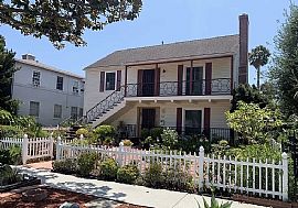 Charming, Spacious 2 Bedroom / 2 Bathroom Apartment in Historic in Compton, CA