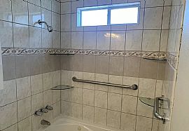 Charming, Spacious 2 Bedroom / 2 Bathroom Apartment in Historic in Compton, CA (Photo 3 of 4)