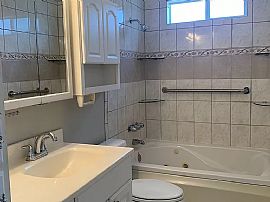 Charming, Spacious 2 Bedroom / 2 Bathroom Apartment in Historic in Compton, CA (Photo 4 of 4)