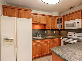 Perfect Location! 3 Bedrooms 2 Bathrooms Single-Family Home in Miami, FL (Photo 3 of 6)