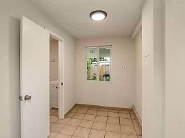 Perfect Location! 3 Bedrooms 2 Bathrooms Single-Family Home in Miami, FL (Photo 4 of 6)