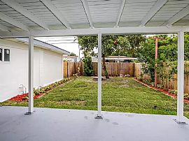 Perfect Location! 3 Bedrooms 2 Bathrooms Single-Family Home in Miami, FL (Photo 5 of 6)