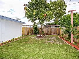 Perfect Location! 3 Bedrooms 2 Bathrooms Single-Family Home in Miami, FL (Photo 6 of 6)