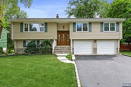 358 Mckinley Blvd, Paramus, Nj 07652 . Comfortable 3 Bed House in Paramus, NJ