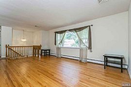 358 Mckinley Blvd, Paramus, Nj 07652 . Comfortable 3 Bed House in Paramus, NJ (Photo 5 of 10)