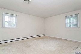 358 Mckinley Blvd, Paramus, Nj 07652 . Comfortable 3 Bed House in Paramus, NJ (Photo 8 of 10)