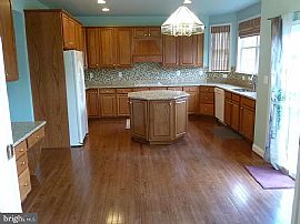 8219 Arbor Meadows Ln, Columbia, Md 21045 in Columbia, MD (Photo 4 of 8)