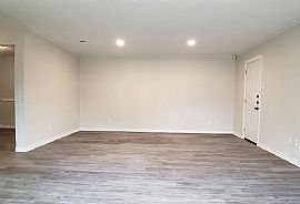 Beautiful 2 Bedroom 2 Bath Home Available For Rent in Dallas, TX