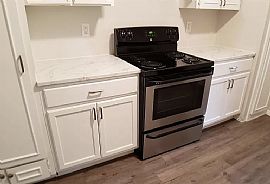 Beautiful 2 Bedroom 2 Bath Home Available For Rent in Dallas, TX (Photo 3 of 8)