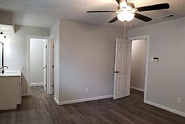 Beautiful 2 Bedroom 2 Bath Home Available For Rent in Dallas, TX (Photo 6 of 8)
