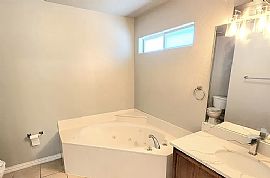 Beautiful 3 Bedroom 2 Bath Home Fro Rent in Dallas, TX (Photo 4 of 6)