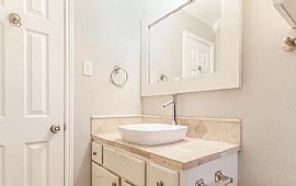 Beautiful 3 Bedroom 2 Bath Home For Rent in Dallas, TX (Photo 3 of 5)