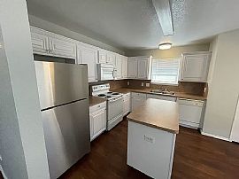 Beautiful 3 Bedroom 2 Bath Home For Rent in Fort Worth, TX (Photo 2 of 7)