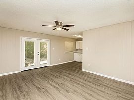 Beautiful and Spacious 3 Bedroom 2 Bath Home Available For Rent in Arlington, TX (Photo 2 of 6)