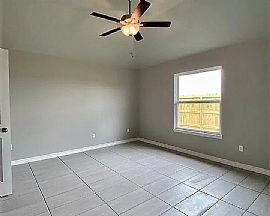 Beautiful 4 Bedroom 2 Bath Home Available For Rent  in Corpus Christi, TX (Photo 6 of 6)