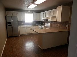 Beautiful 3 Bedroom 2 Bath Home Available For Rent  in Lubbock, TX (Photo 2 of 6)