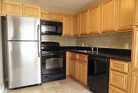 11 Yorktown Ct, Coram, Ny 11727 . Nice House in Coram, NY (Photo 3 of 9)