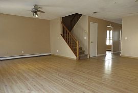 11 Yorktown Ct, Coram, Ny 11727 . Nice House in Coram, NY (Photo 4 of 9)