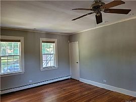 311 Knollwood Road Ext, Elmsford, Ny 10523 . Comfortable House in Elmsford, NY (Photo 10 of 12)