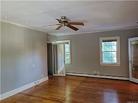 311 Knollwood Road Ext, Elmsford, Ny 10523 . Comfortable House in Elmsford, NY (Photo 11 of 12)