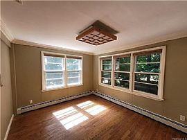 311 Knollwood Road Ext, Elmsford, Ny 10523 . Comfortable House in Elmsford, NY (Photo 7 of 12)