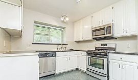 Charming 3 Bedroom 2 Bath Home Available For Rent  in Carrollton, TX (Photo 2 of 6)