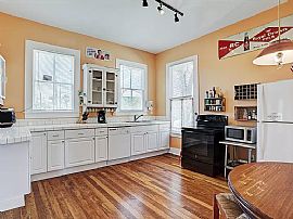 Beautiful 3 Bedroom 2 Bath Home Available For Rent  in Galveston, TX (Photo 3 of 6)