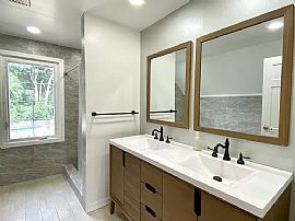 Charming 3 Bedroom 2 Bath Home Available For Rent  in Staten Island, NY (Photo 3 of 6)