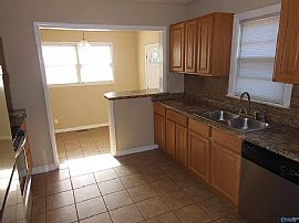 407 Rhett Ave Sw, Huntsville, Al 35801 in Huntsville, AL (Photo 4 of 8)