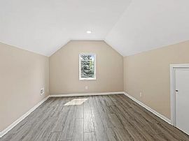 Amazing 2 Bedroom 2 Bath Home Available For Rent  in Milwaukee, WI (Photo 6 of 7)