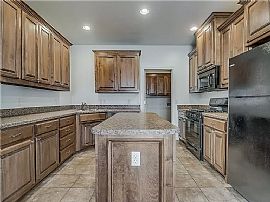 Beautiful 3 Bedroom 2 Bath Home For Rent  in Yukon, OK (Photo 2 of 7)