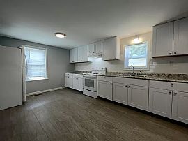 Charming 3 Bedroom 2 Bath Home For Rent  in Hagerstown, MD (Photo 2 of 7)