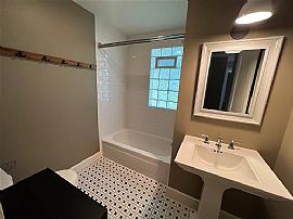 Beautiful 3 Bedroom 2 Bath Home For Rent  in Indianapolis, IN (Photo 8 of 10)