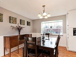  Beautiful 3 Bedroom 2 Bath Home For Rent  in Oregon City, OR