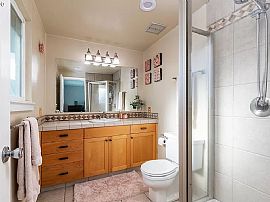  Beautiful 3 Bedroom 2 Bath Home For Rent  in Oregon City, OR (Photo 4 of 7)