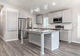 Charming 3 Bedroom 2 Bath Home For Rent  in Auburn, AL (Photo 2 of 5)