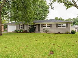 2313 Euclid Rd Nw, Huntsville, Al 35810 in Huntsville, AL