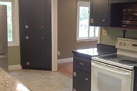 3bed 2bath  in Auburn, MA (Photo 2 of 6)