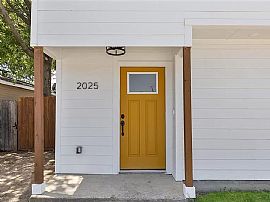 Comfortable 3 Bedroom Apartment 2025 Red Cloud Dr, Dallas, Tx 7 in Dallas, TX (Photo 2 of 9)