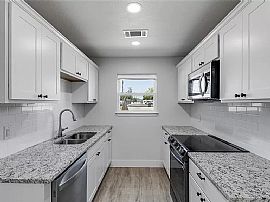 Comfortable 3 Bedroom Apartment 2025 Red Cloud Dr, Dallas, Tx 7 in Dallas, TX (Photo 5 of 9)