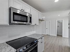 Comfortable 3 Bedroom Apartment 2025 Red Cloud Dr, Dallas, Tx 7 in Dallas, TX (Photo 6 of 9)