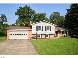 1174 Rolling Meadows Rd, Akron, Oh 44333 . Furnished House in Akron, OH