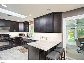 1174 Rolling Meadows Rd, Akron, Oh 44333 . Furnished House in Akron, OH (Photo 4 of 9)