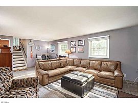 1174 Rolling Meadows Rd, Akron, Oh 44333 . Furnished House in Akron, OH (Photo 6 of 9)