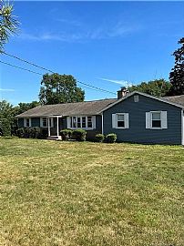 16 Wedgewood Dr, Woodbridge, Ct 06525 in Woodbridge, CT